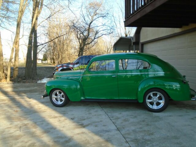 1940 Plymouth Deluxe Touring Sedan - photo 3