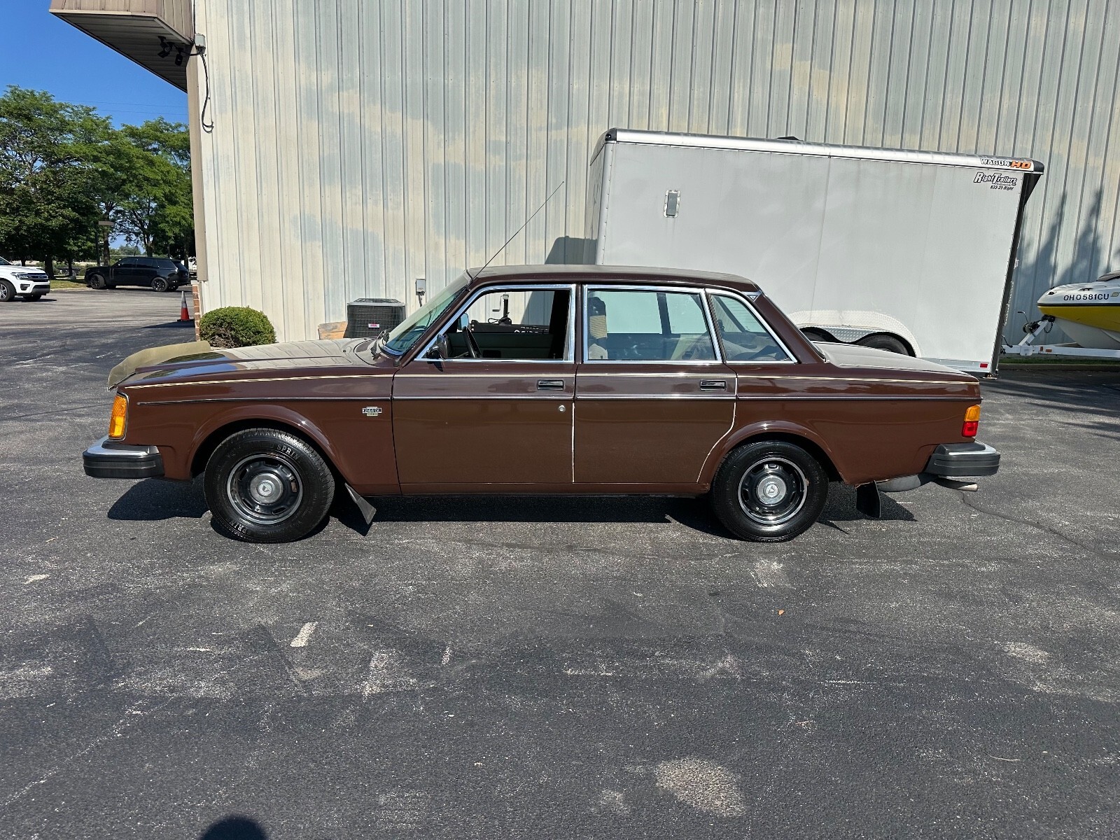 1979 Volvo 240 244DL 4-SPEED MANUAL 1 OWNER - photo 2
