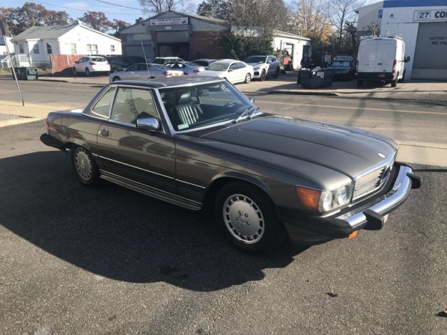 ********** 1986 MERECEDES BENZ 560SL LOW ORIGINAL MILES ********** 1986 Mercedes-Benz 560 SL Base Convertible 2-Door