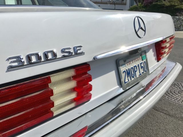 1989 Mercedes-Benz 300-Series Base Sedan 4-Door - photo 9