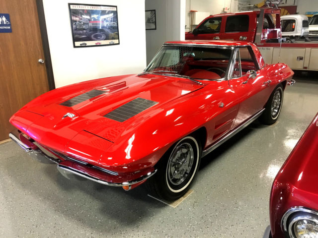 -327ci/ 340hp #’s matching - 4 speed - Convertible with Hardtop 1963 Chevrolet Corvette Convertible! Beautiful color combination