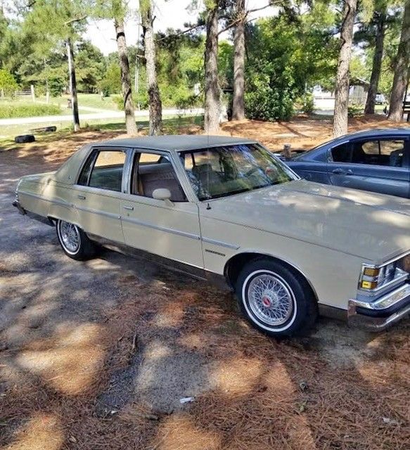 , ALL ORIGINAL IN BEAUTIFUL CONDITION SHOWING 5,864 miles 1979 Pontiac Bonneville