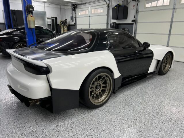 -Widebody-Garrett GT35r turbo-Radium fuel cell-Haltech-Coilovers-Wheels 1993 Mazda RX-7 FD3S