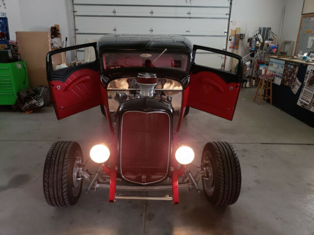 1932 Ford Sedan - photo 2