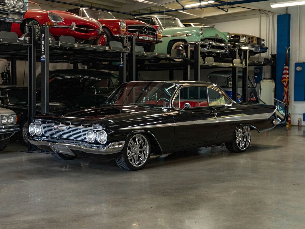 0 Miles 454 V8 4 speed manual2 Door Hardtop Custom 1961 Chevrolet Impala 454 V8 4 spd Custom 2 Door Hardtop