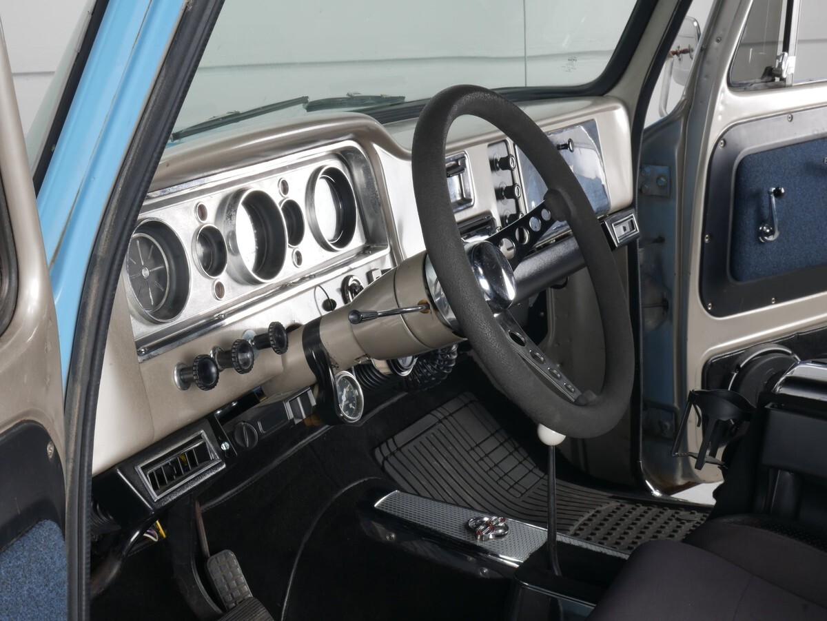 1965 GMC Suburban - photo 12
