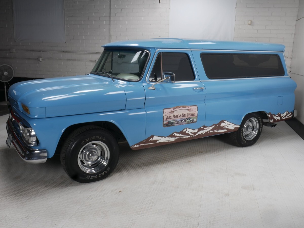 1965 GMC Suburban - photo 2