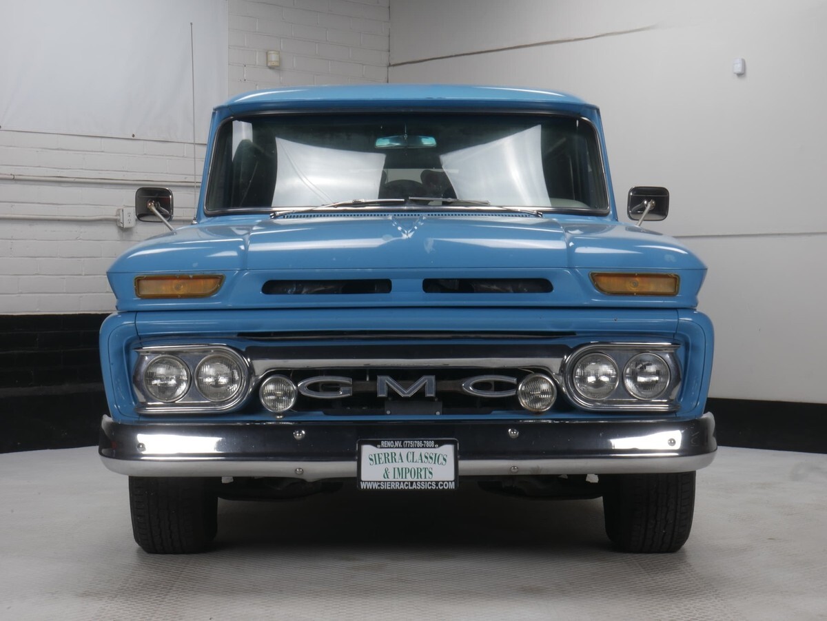 1965 GMC Suburban - photo 3