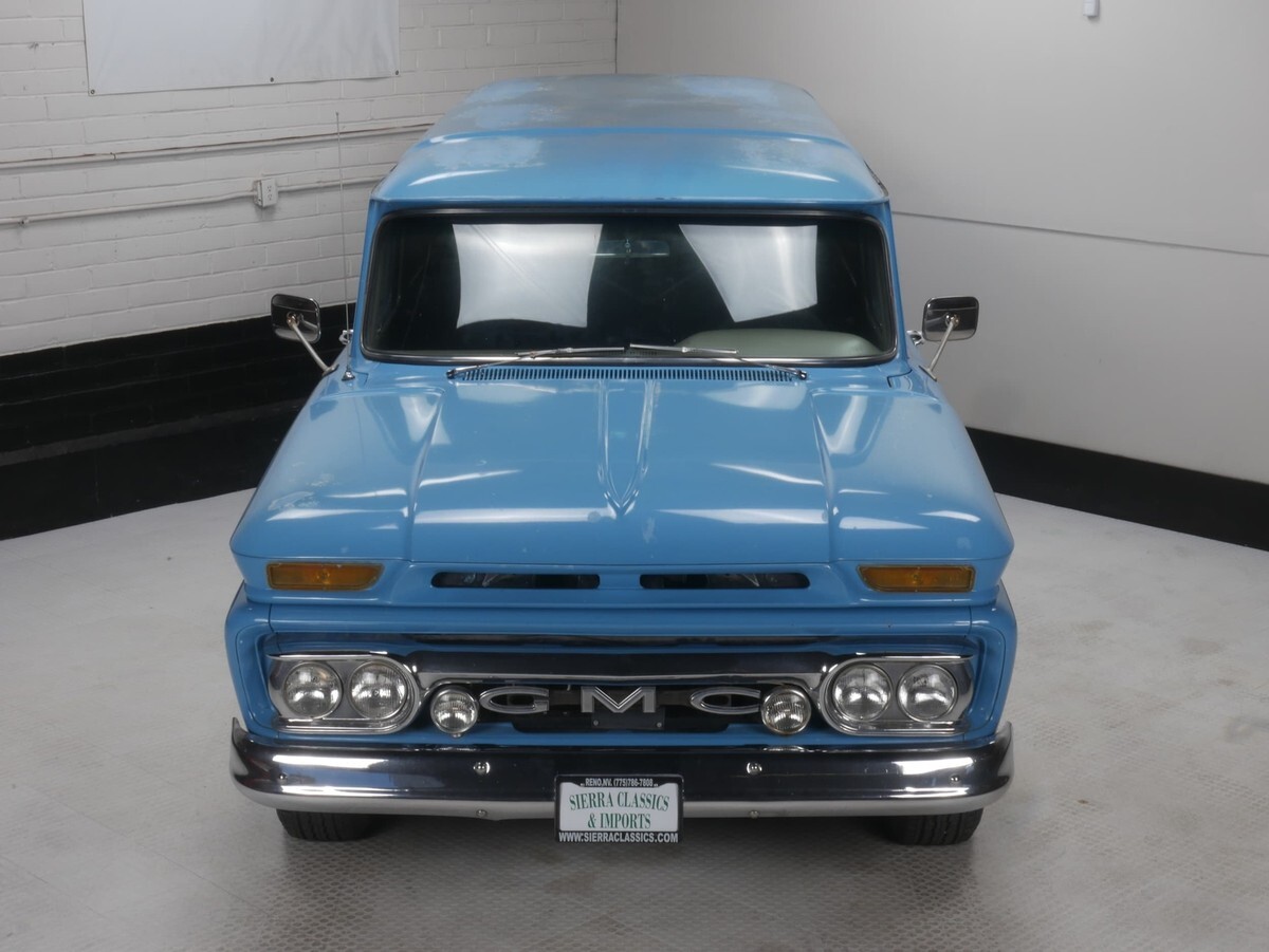 1965 GMC Suburban - photo 4