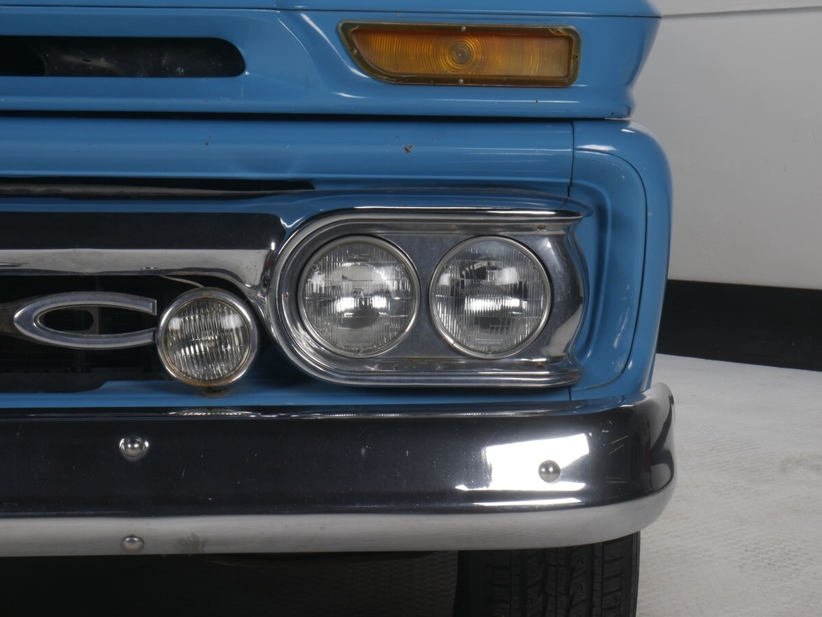 1965 GMC Suburban - photo 6