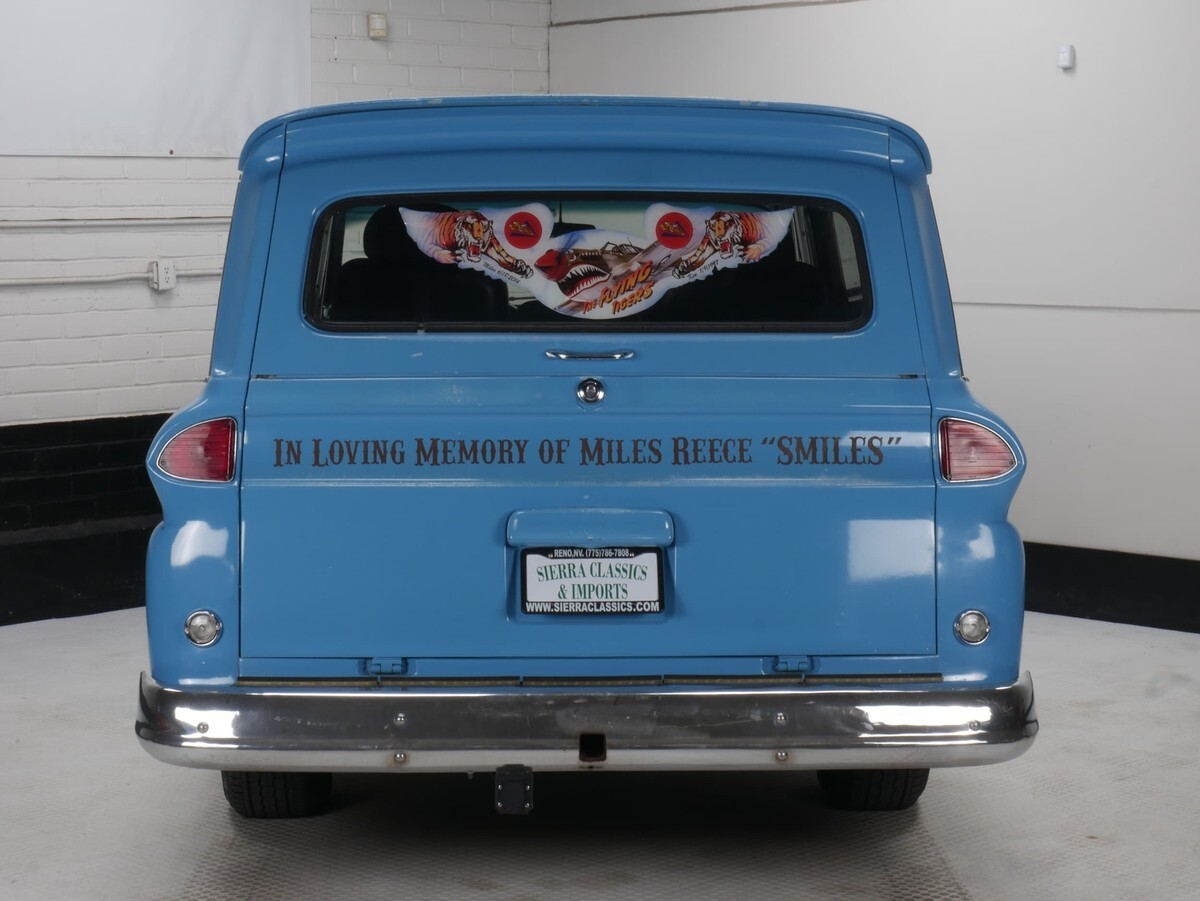 1965 GMC Suburban - photo 9