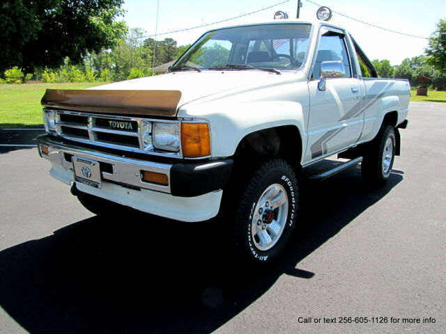 " ONE OWNER "ABSOLUTELY AMAZING TRUCK ! SOUTHERN GEM ! L@@K ! "ORIGINAL PAINT " 1988 Toyota Pickup 4x4 " ONE OWNER " ORIGINAL PAINT ! 136K MILES !
