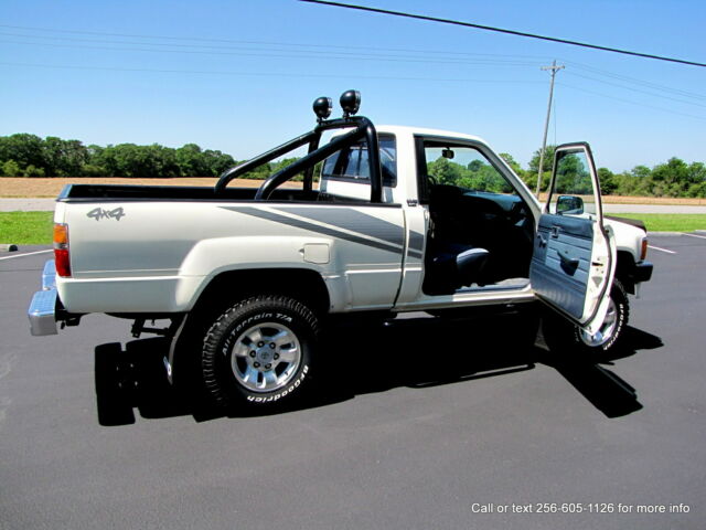 1988 Toyota Pickup 4x4 " ONE OWNER " ORIGINAL PAINT ! 136K MILES ! - photo 10