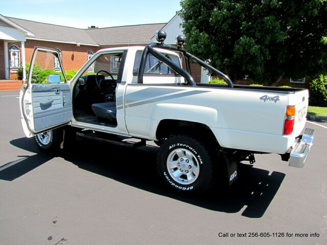 1988 Toyota Pickup 4x4 " ONE OWNER " ORIGINAL PAINT ! 136K MILES ! - photo 11