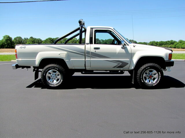 1988 Toyota Pickup 4x4 " ONE OWNER " ORIGINAL PAINT ! 136K MILES ! - photo 4