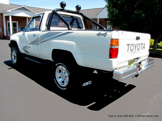 1988 Toyota Pickup 4x4 " ONE OWNER " ORIGINAL PAINT ! 136K MILES ! - photo 9