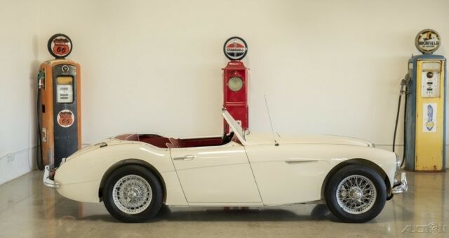 1961 Austin Healey 3000 Mark 1 BT7 Roadster - photo 6