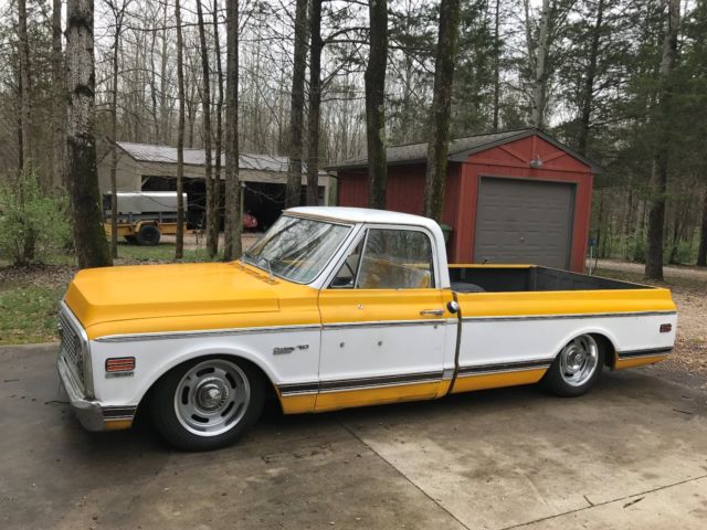 "Rat Rod" Style Pickup Lowered on Air Ride 1972 Chevrolet C-10
