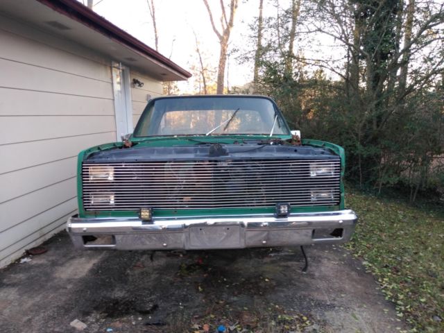"SQUAREBODY CHEVY LOVERS SPECIAL" 1981 C-10 SHORT BED WITH EXTRA PARTS 1981 Chevrolet C-10 Custom deluxe