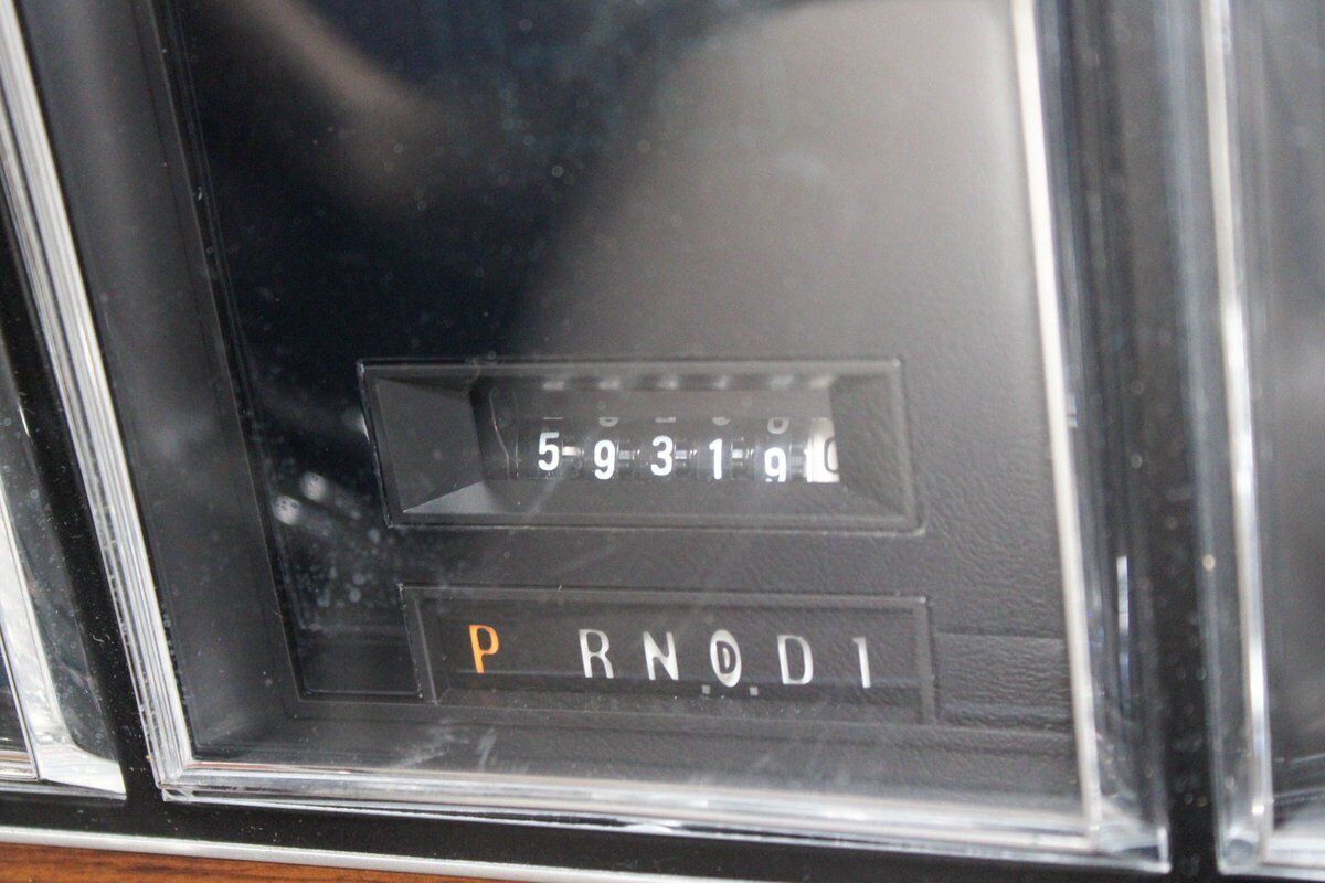 1988 Lincoln Town Car Signature Series - photo 12