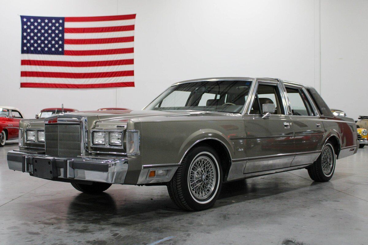 1988 Lincoln Town Car Signature Series - photo 13