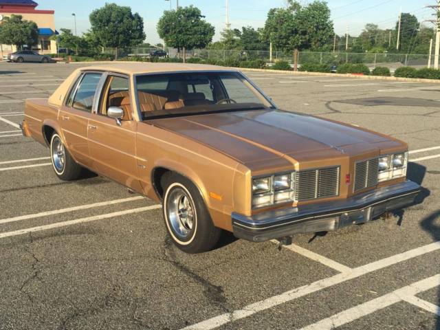 "The Americans" Oldsmobile Delta 88 Royale SCREEN USED HERO CAR 1977 Oldsmobile Eighty-Eight ROYALE