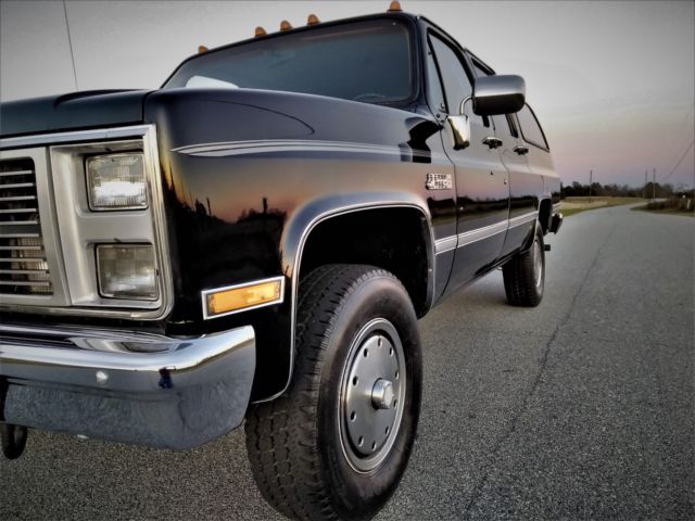 1987 GMC Suburban K2500 4x4 54k Original miles Mint Must See - photo 6