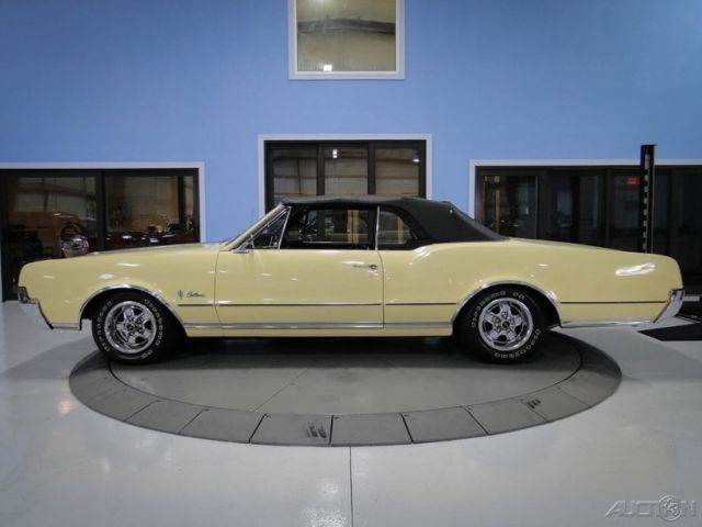 1967 Oldsmobile Cutlass Convertible - photo 2
