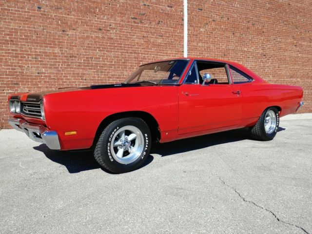 '69 Road Runner with a 383 and 4-speed transmission 1969 Plymouth Road Runner