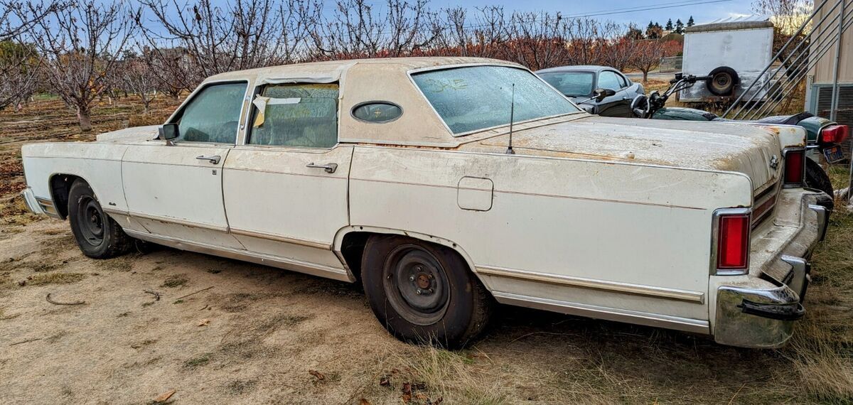 1977 Lincoln Continental - photo 2