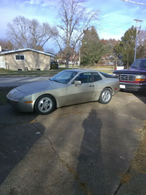 '87 TURBO Coupe. Fast, Very FAST 2.5L 5 Spd.Limited slip diff. Performance chip 1987 Porsche 944 hatch-back coupe