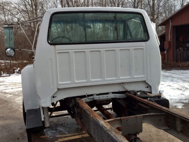 1989 Ford F700 - photo 2