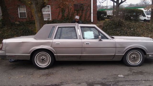 1989 Lincoln Town Car - photo 2