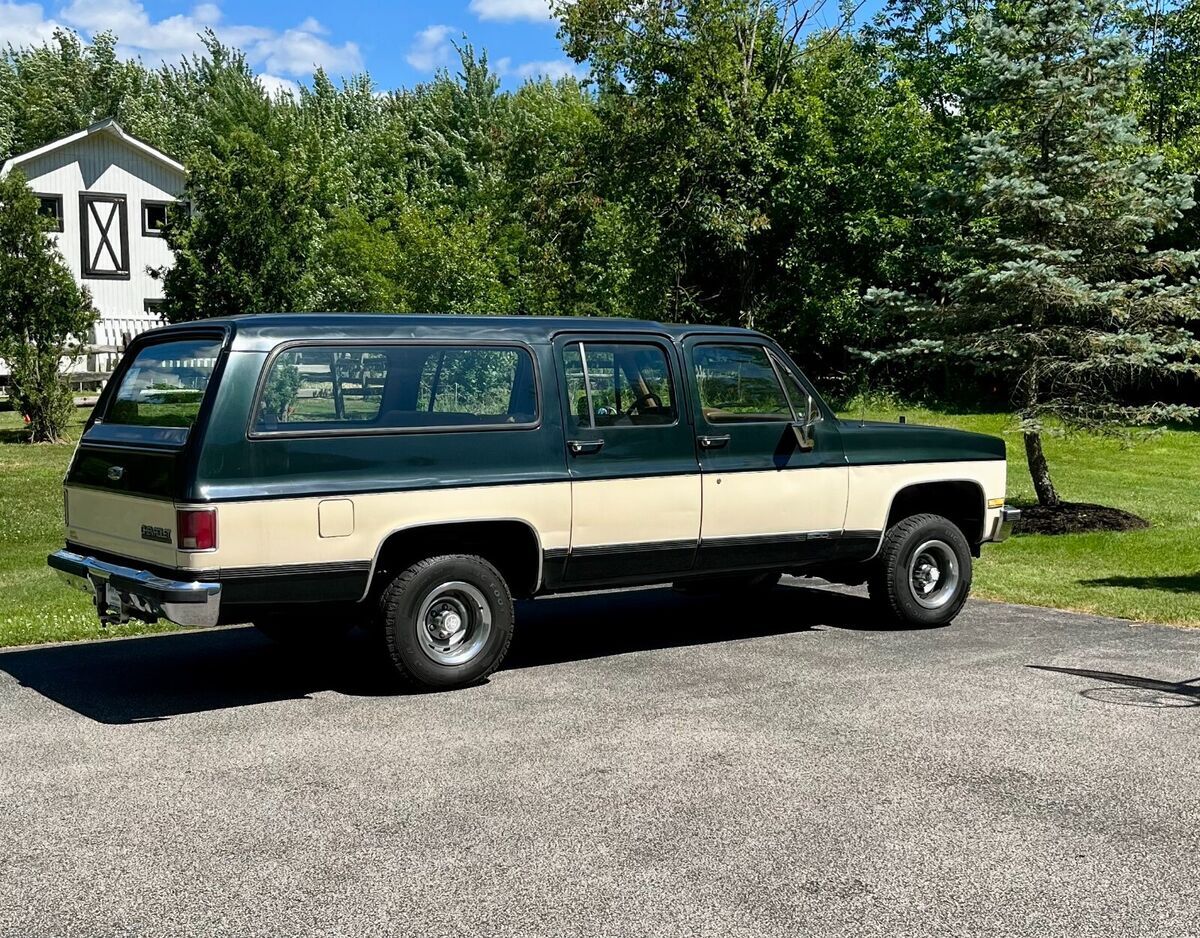 1989 Chevrolet Suburban Silvarado - photo 2