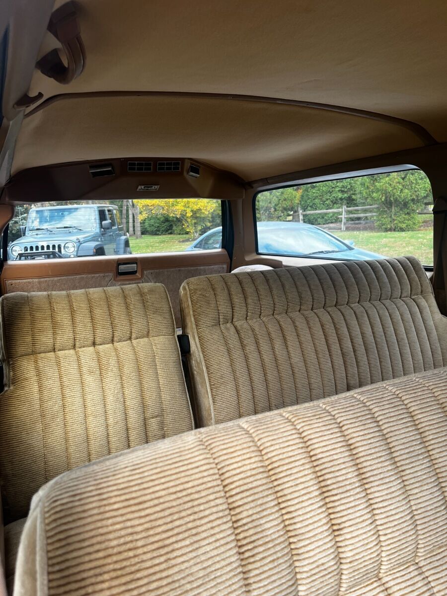 1989 Chevrolet Suburban Silvarado - photo 7