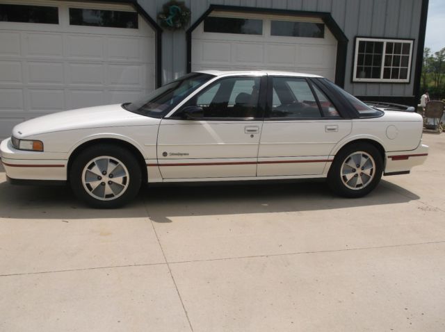 '91 Olsmobile Cutlass Supreme 4 Door Sedan International1 1991 Oldsmobile Cutlass Garnet Red Trim