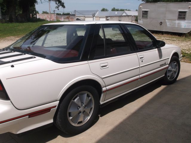 1991 Oldsmobile Cutlass Garnet Red Trim - photo 2