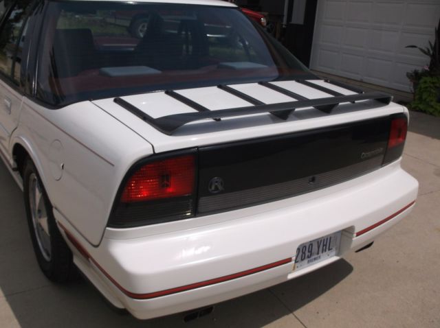 1991 Oldsmobile Cutlass Garnet Red Trim - photo 4