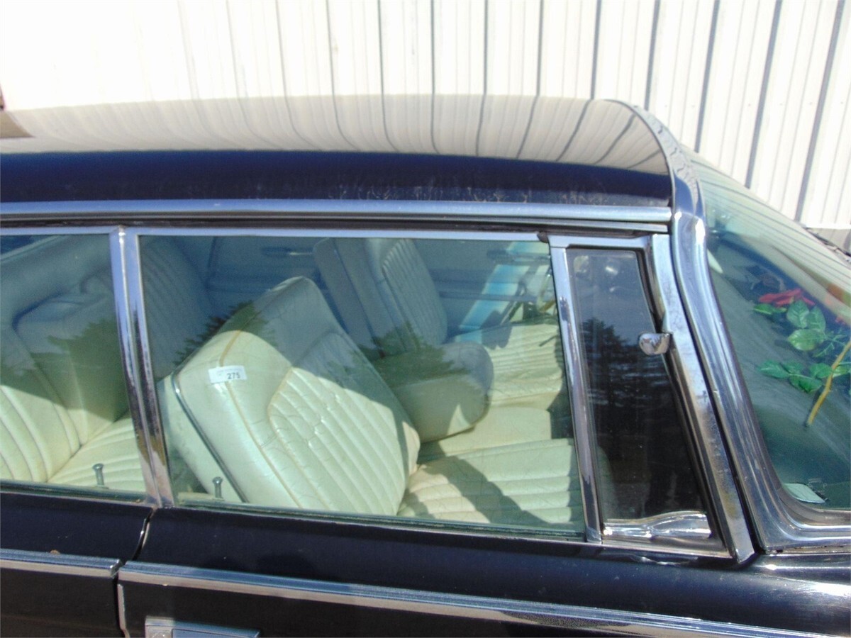 1965 Chrysler Imperial Crown Four Door Hardtop - photo 10