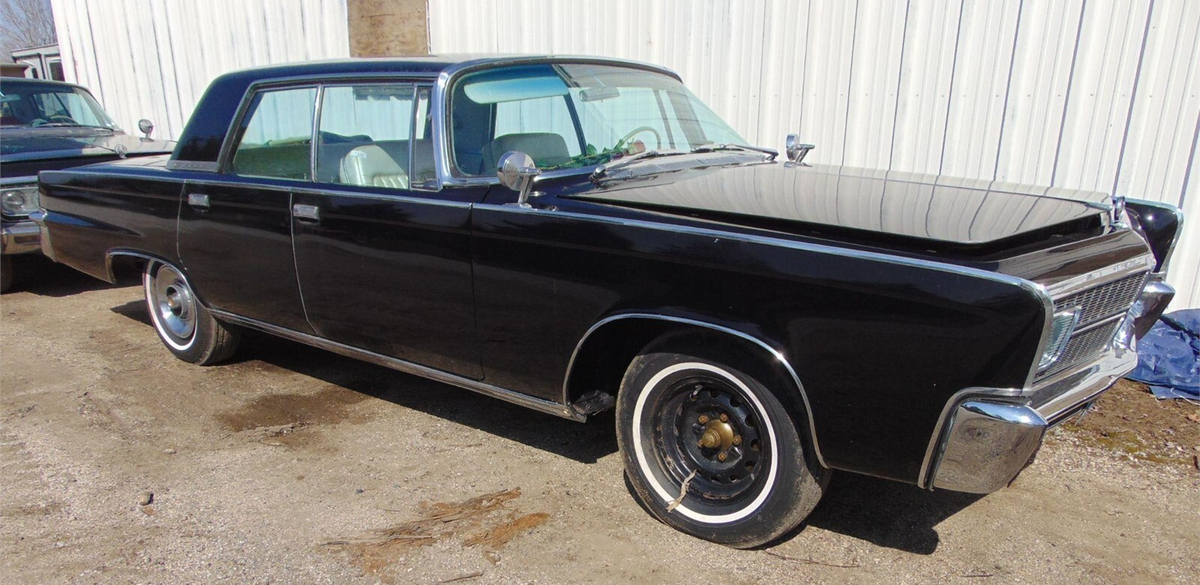 1965 Chrysler Imperial Crown Four Door Hardtop - photo 3