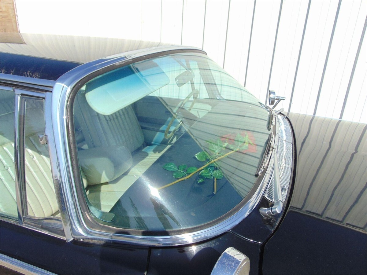 1965 Chrysler Imperial Crown Four Door Hardtop - photo 7