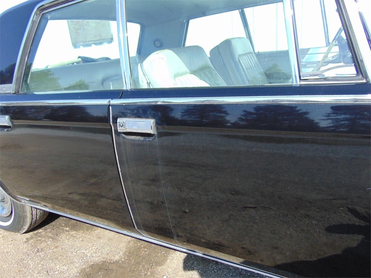 1965 Chrysler Imperial Crown Four Door Hardtop - photo 9
