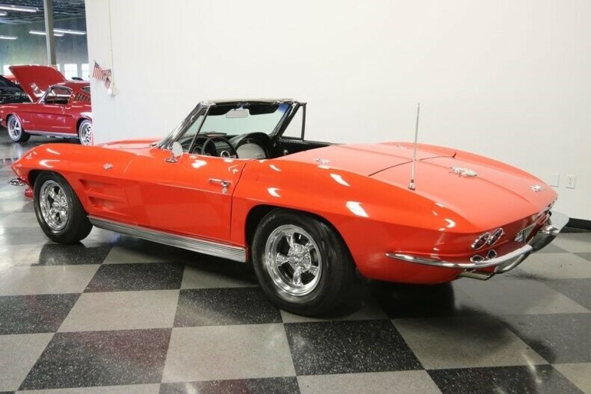 1963 Chevrolet Corvette Convertible - photo 9