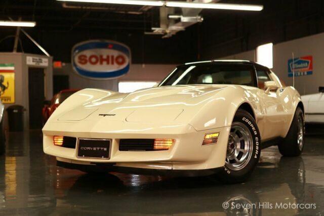 #'s Match, FANTASTIC CONDITION, Loaded, Frost Beige/Cinnabar, PRICED TO SELL!! 1981 Chevrolet Corvette