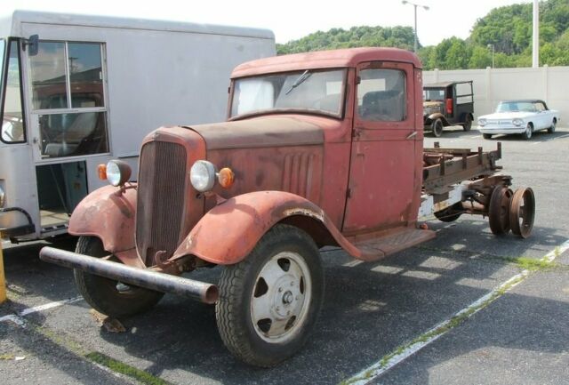 1-1/2 Ton Bare Bones Box Lifter Dual Rear Wheels 1935 Chevrolet Dump Truck