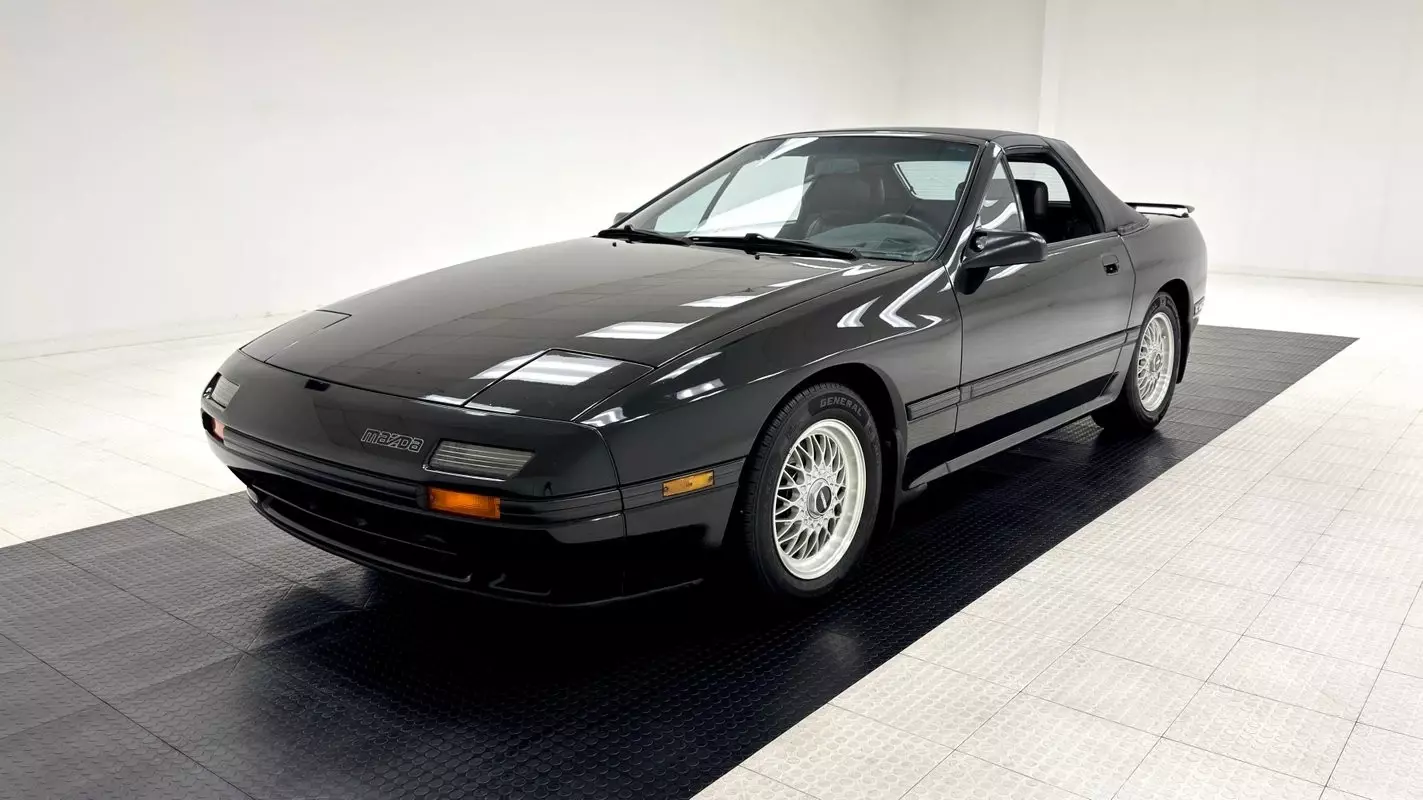 1 Family Owned/1.3L Rotary/5-Speed Manual/Great Example/Top Down Fun 1988 Mazda RX-7 Convertible