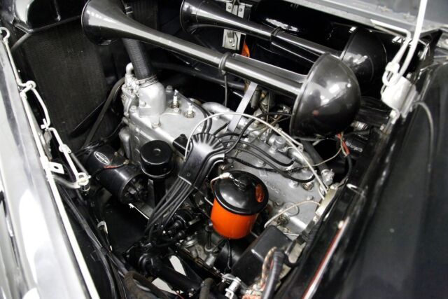 1940 DeSoto Custom Series S7C Convertible Coupe - photo 8