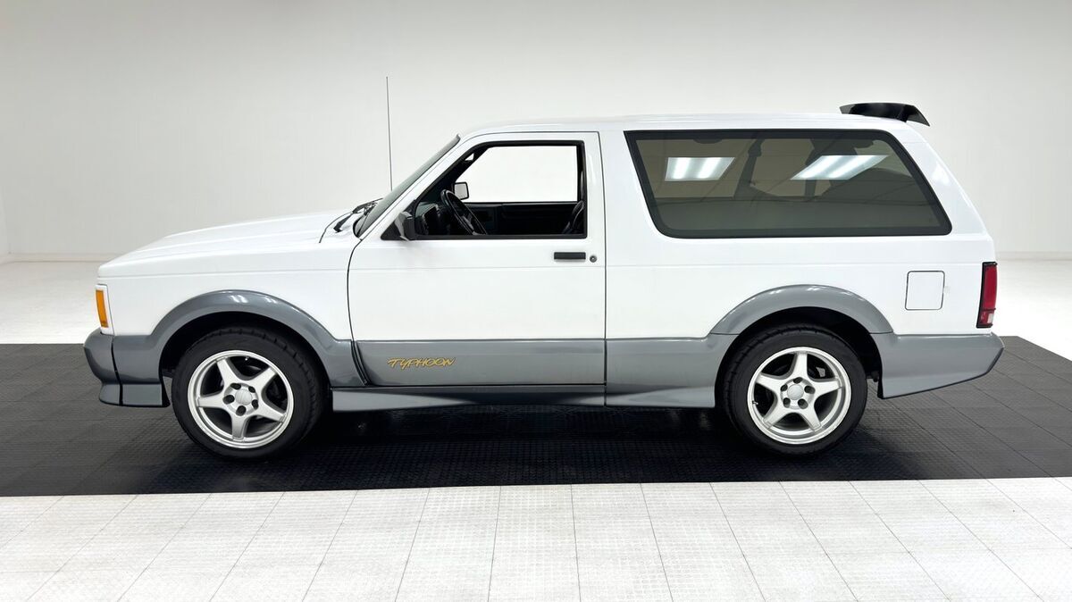 1993 GMC Typhoon - photo 2