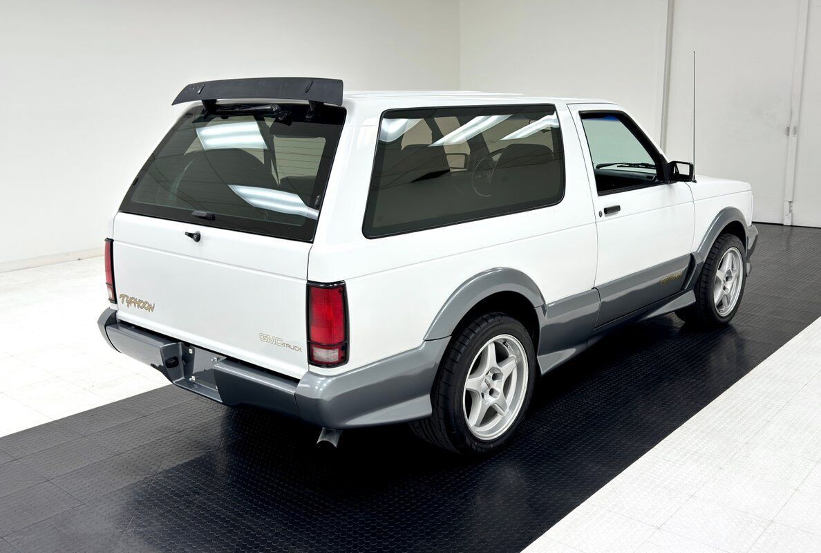 1993 GMC Typhoon - photo 5