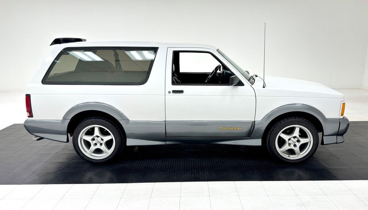 1993 GMC Typhoon - photo 6